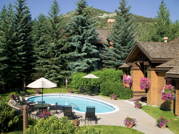 Beaver Creek Luxury Vacation Accommodation 200 Yard to Lift